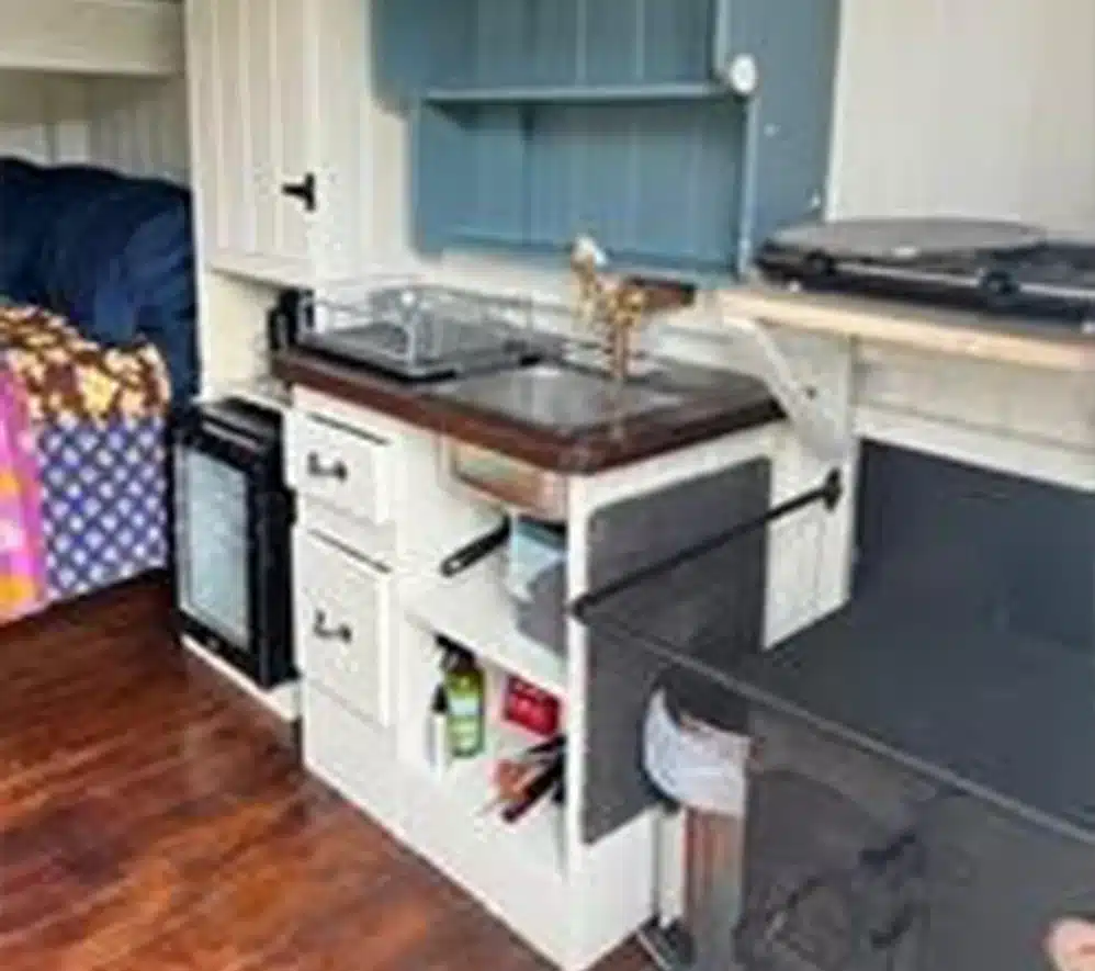 Shepherds Hut kitchen facilities