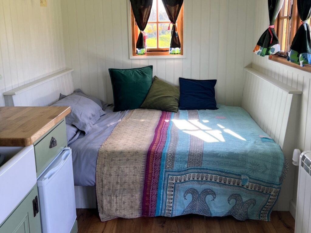 river hut bed